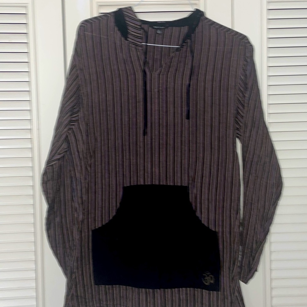 Long sleeve hooded shirt